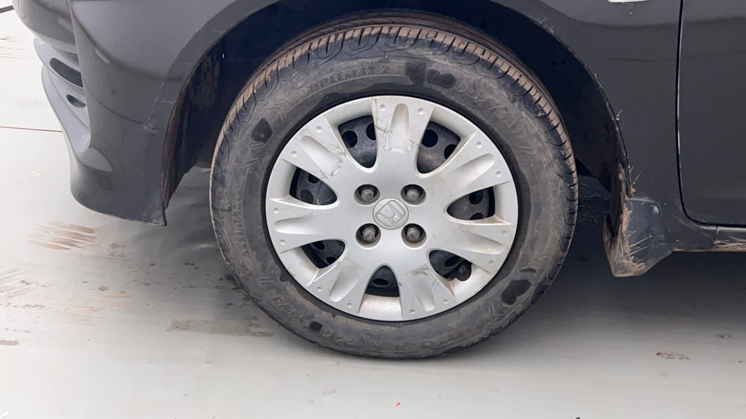 Used 2015 Honda Amaze 1.2 S i-VTEC Petrol Manual tyres LEFT FRONT TYRE RIM VIEW