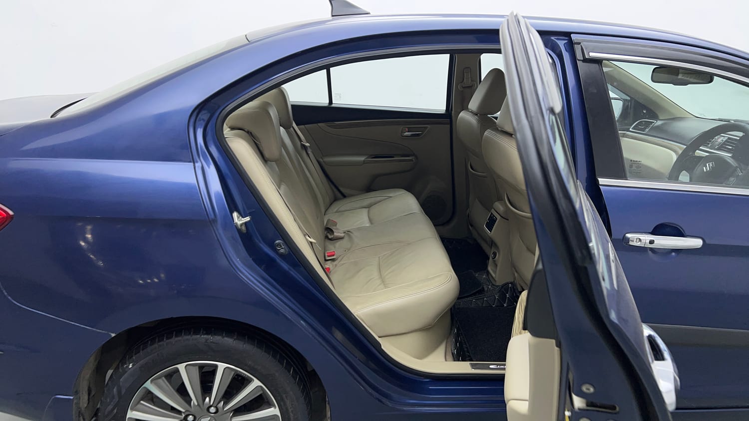 Used 2018 Maruti Suzuki Ciaz Alpha Hybrid 1.5 Petrol Manual interior RIGHT SIDE REAR DOOR CABIN VIEW
