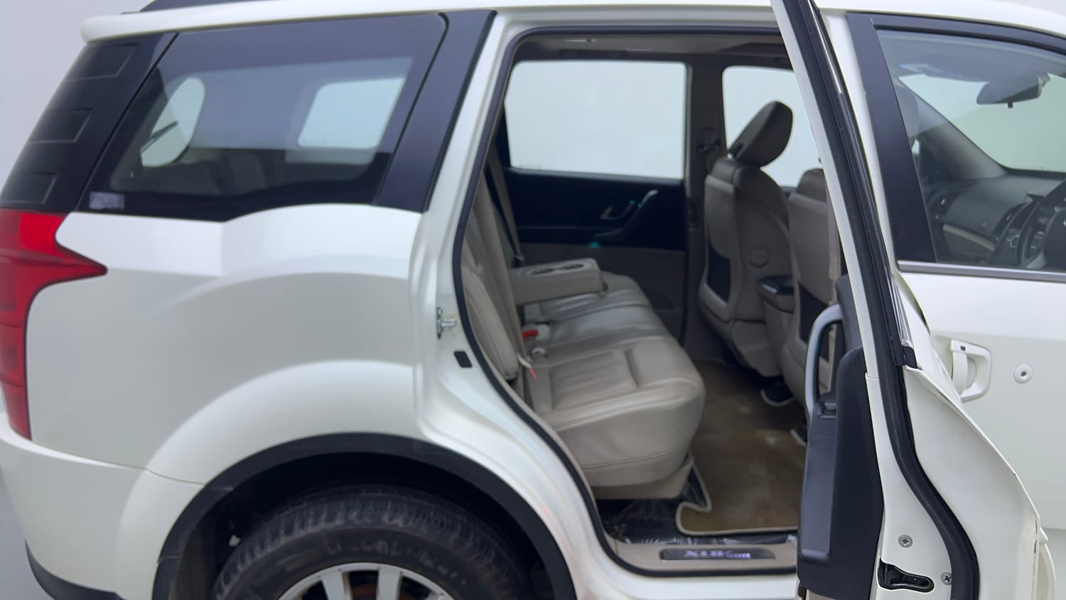 Used 2016 Mahindra XUV500 W10 AT Diesel Automatic interior RIGHT SIDE REAR DOOR CABIN VIEW
