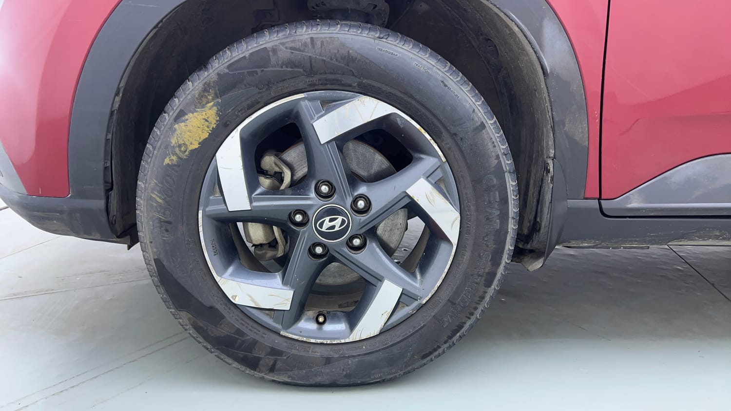 Used 2019 Hyundai Venue SX Plus 1.0 Turbo DCT Petrol Automatic tyres LEFT FRONT TYRE RIM VIEW