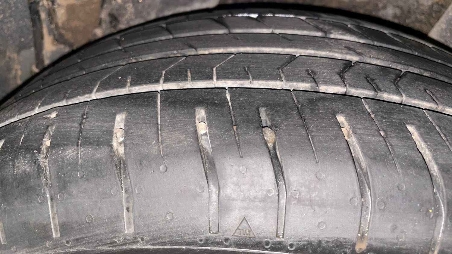 Used 2024 Hyundai Verna SX (O) 1.5 Turbo Petrol DCT Petrol Automatic tyres LEFT REAR TYRE TREAD VIEW