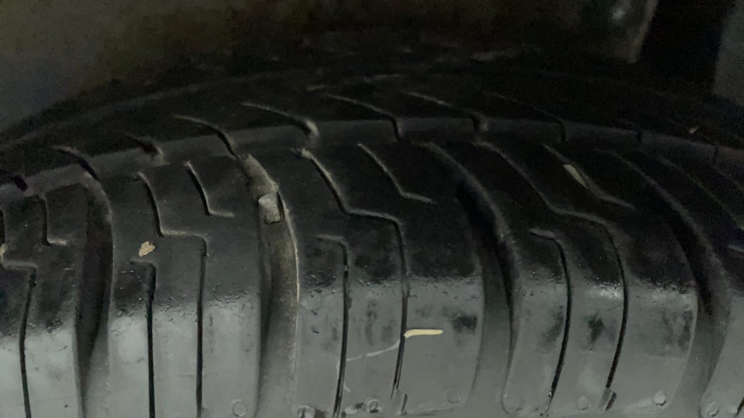 Used 2017 Maruti Suzuki Ignis Zeta 1.2 AMT Petrol Automatic tyres LEFT REAR TYRE TREAD VIEW