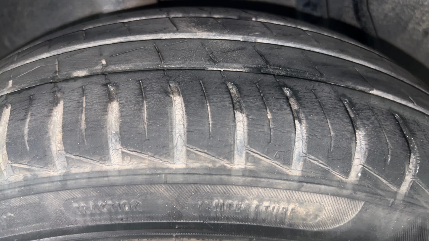 Used 2020 Datsun Redi-GO T(O) 1.0 AMT Petrol Automatic tyres RIGHT REAR TYRE TREAD VIEW