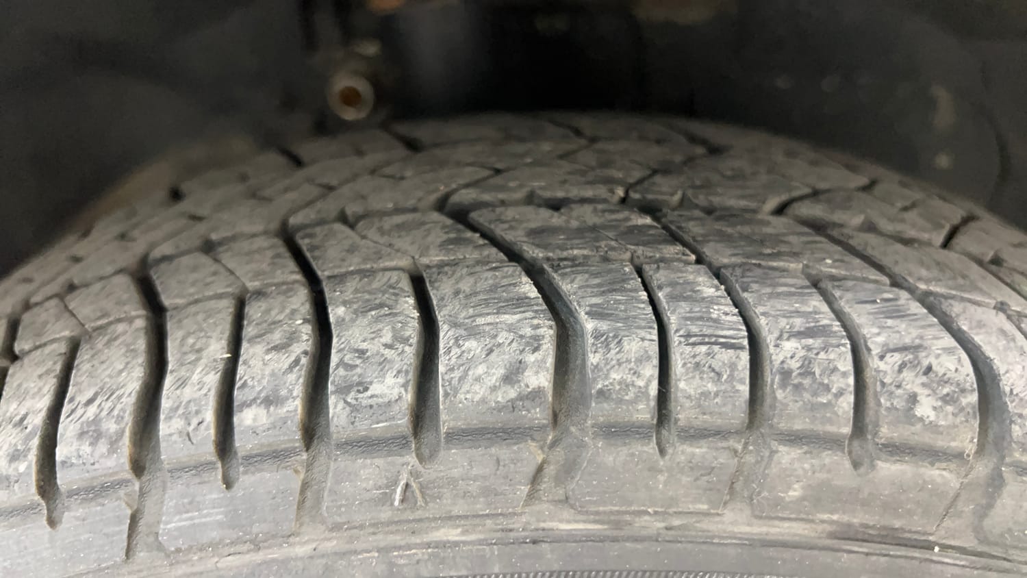 Used 2013 Ford Figo Duratec Petrol Titanium 1.2 Petrol Manual tyres RIGHT FRONT TYRE TREAD VIEW