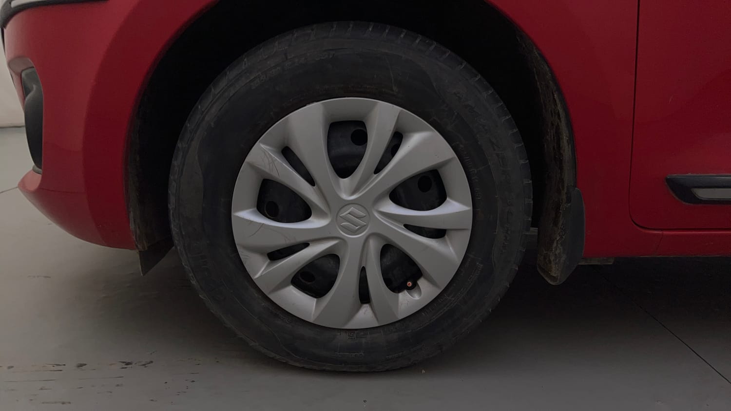 Used 2019 Maruti Suzuki Swift VXi AMT Petrol Automatic tyres LEFT FRONT TYRE RIM VIEW