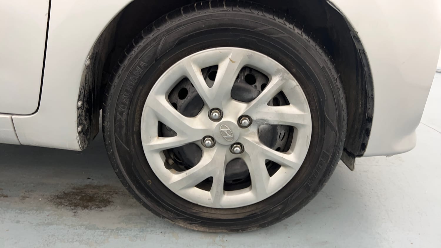 Used 2017 Hyundai Grand i10 Sportz 1.2 Kappa VTVT Petrol Manual tyres RIGHT FRONT TYRE RIM VIEW