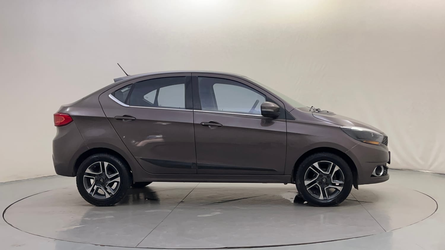 Used 2018 Tata Tigor Revotron XZA Petrol Automatic exterior RIGHT SIDE VIEW