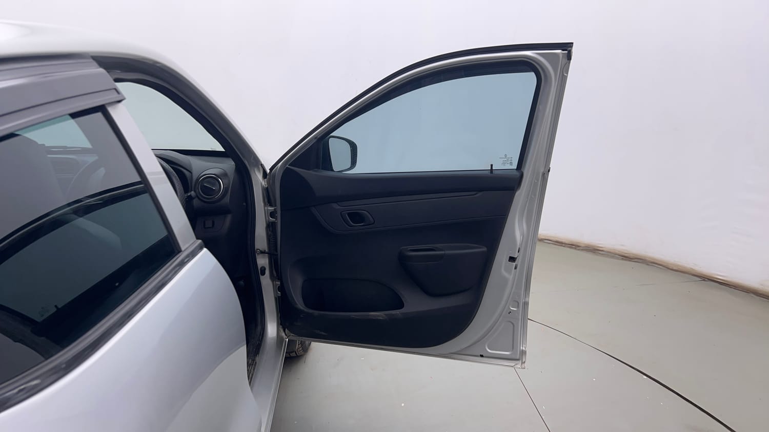 Used 2020 Renault Kwid RXL Petrol Manual interior RIGHT FRONT DOOR OPEN VIEW