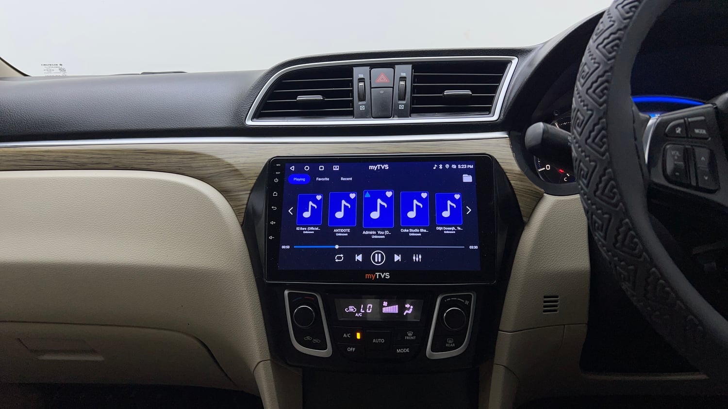 Used 2018 Maruti Suzuki Ciaz Alpha Hybrid 1.5 Petrol Manual top_features Integrated (in-dash) music system