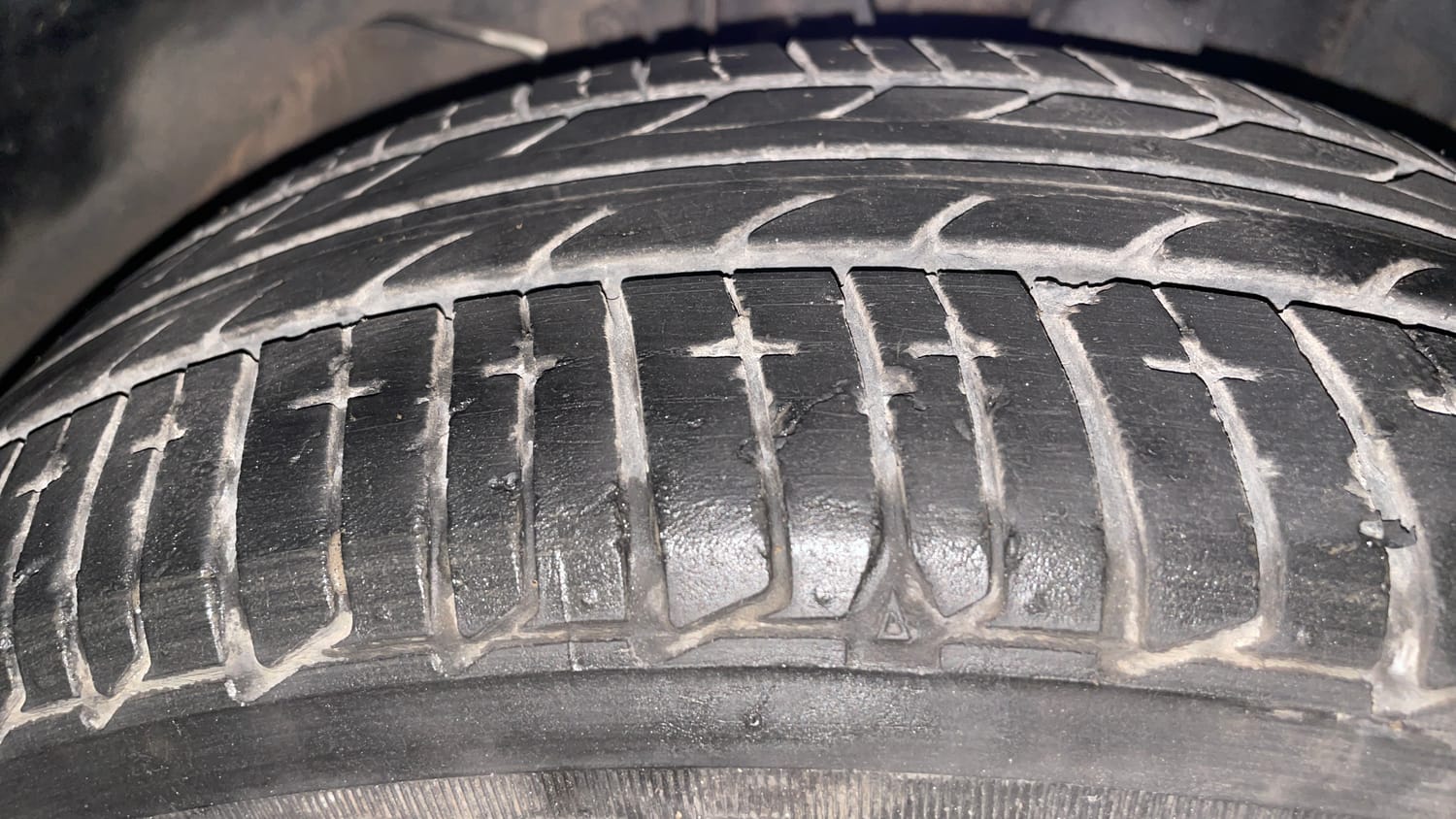 Used 2021 Tata Tiago XZ Plus Petrol Manual tyres LEFT FRONT TYRE TREAD VIEW