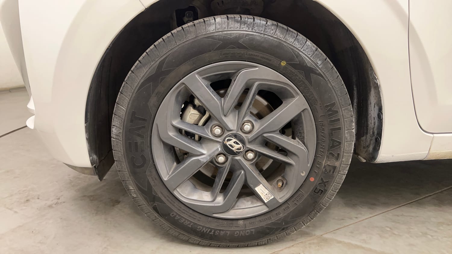 Used 2023 Hyundai Grand i10 Nios Sportz 1.2 Kappa VTVT CNG Cng Manual tyres LEFT FRONT TYRE RIM VIEW