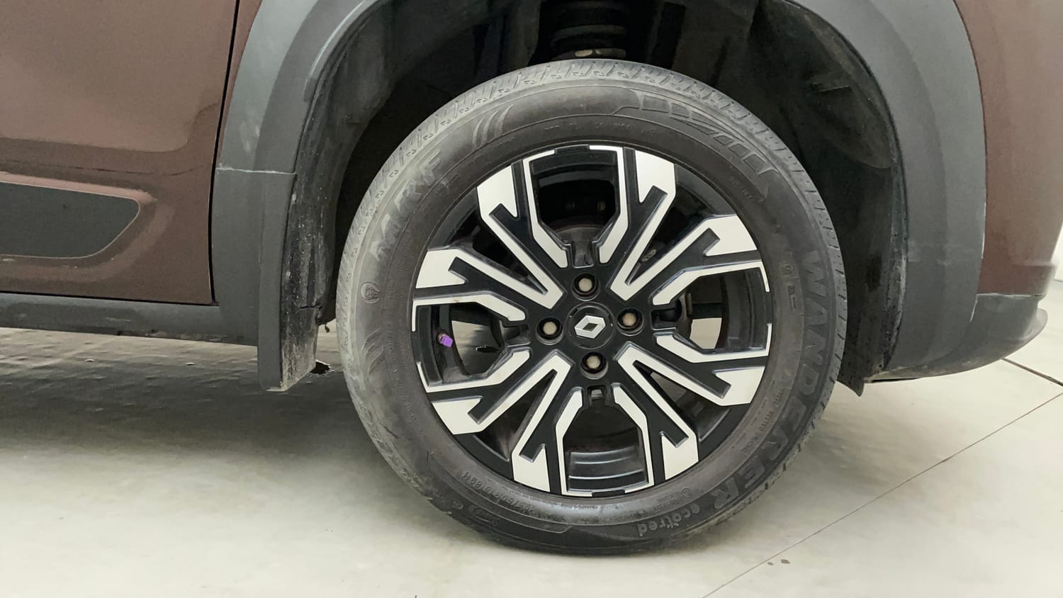 Used 2021 Renault Kiger RXZ Turbo CVT Petrol Automatic tyres RIGHT FRONT TYRE RIM VIEW