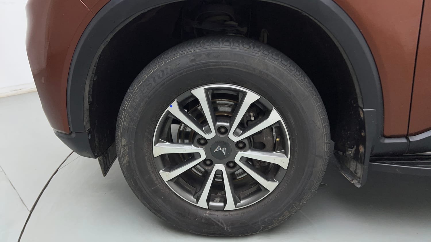 Used 2023 Mahindra Scorpio N Z8 L Petrol MT 7 STR Petrol Manual tyres LEFT FRONT TYRE RIM VIEW
