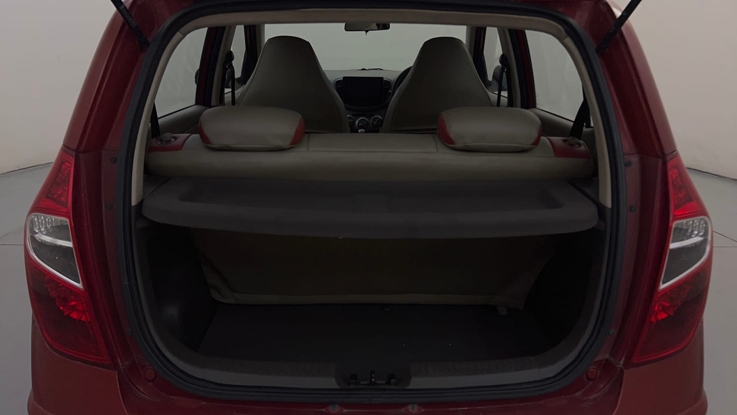 Used 2012 Hyundai i10 Sportz 1.2 Kappa2 Petrol Manual interior DICKY INSIDE VIEW
