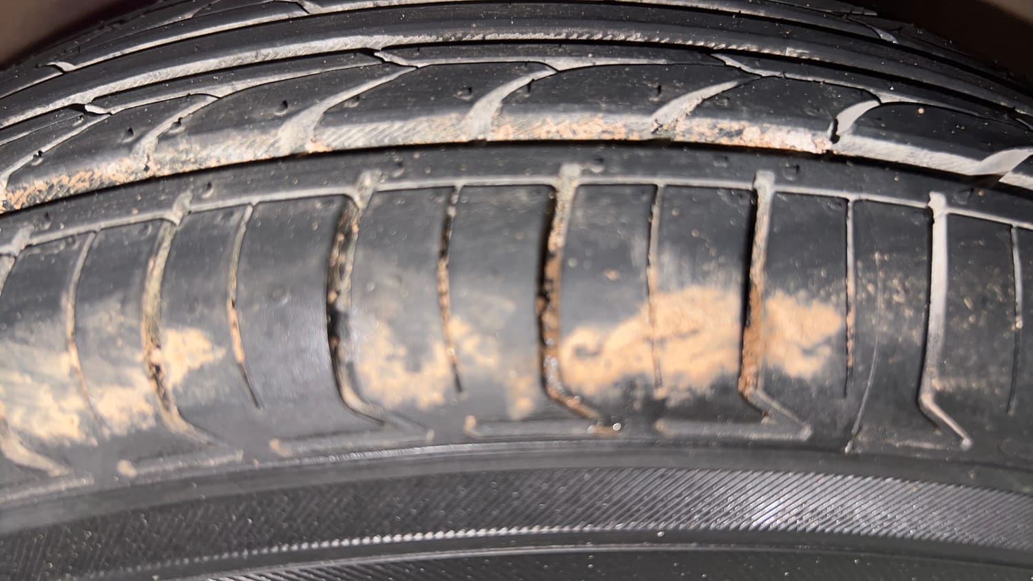 Used 2012 Hyundai i10 Sportz 1.2 Kappa2 Petrol Manual tyres RIGHT FRONT TYRE TREAD VIEW