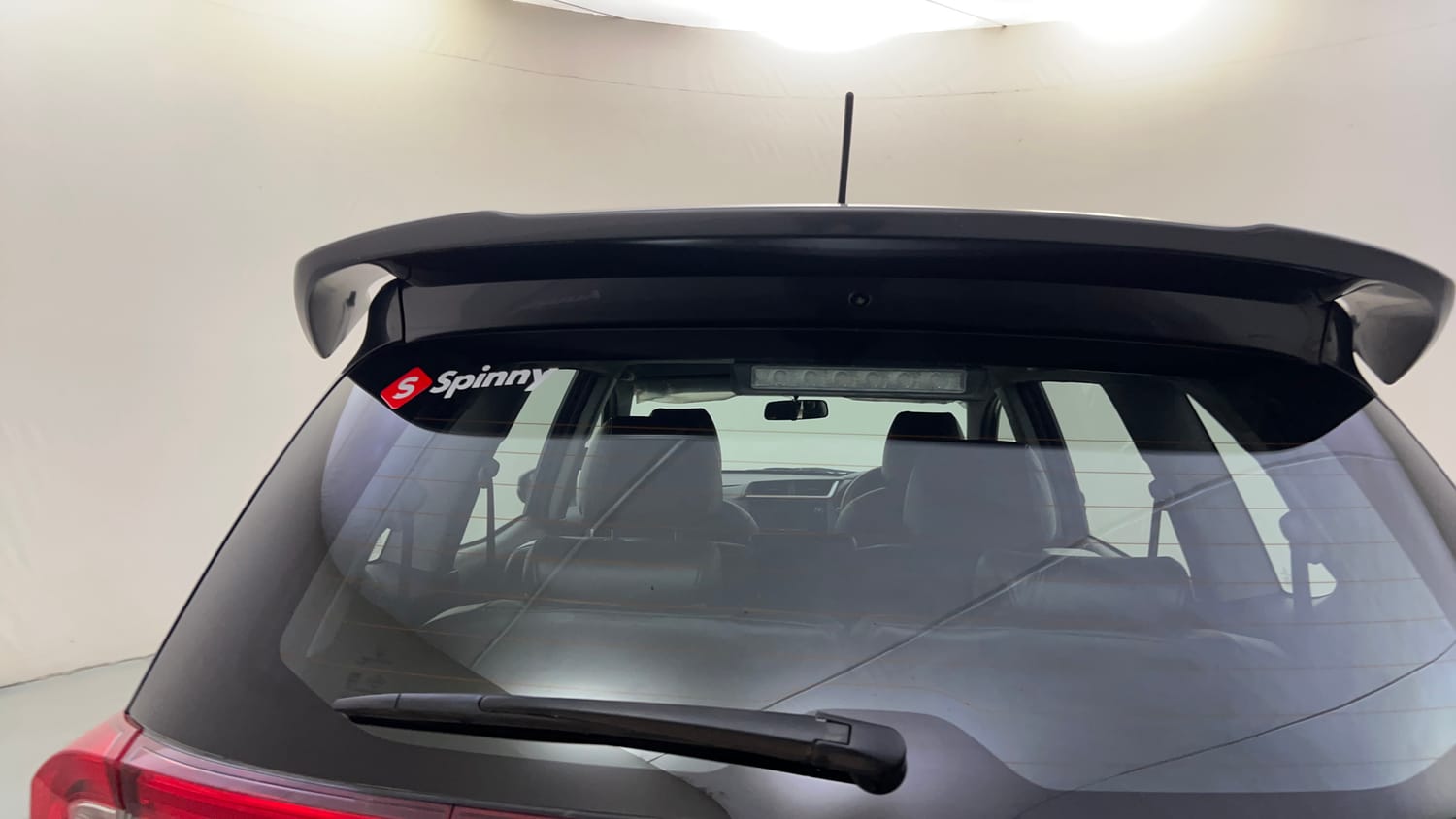 Used 2018 Honda BR-V V CVT Petrol Petrol Automatic top_features Rear wiper