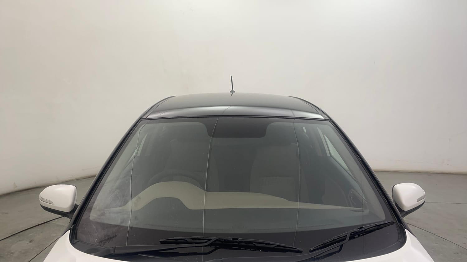 Used 2019 Hyundai Elite i20 Asta 1.2 (O) Petrol Manual exterior FRONT WINDSHIELD VIEW