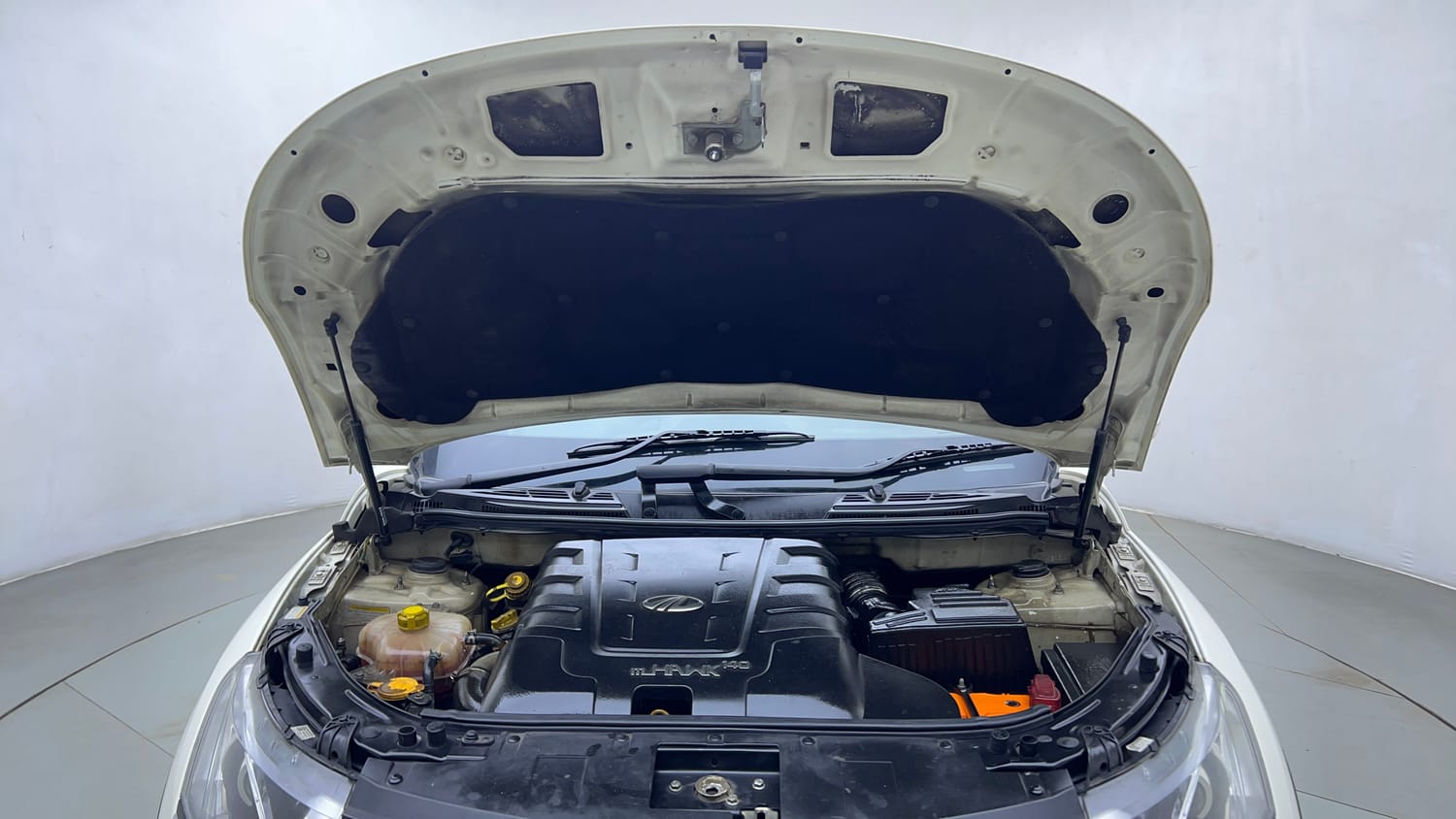 Used 2016 Mahindra XUV500 W10 AT Diesel Automatic engine ENGINE & BONNET OPEN FRONT VIEW