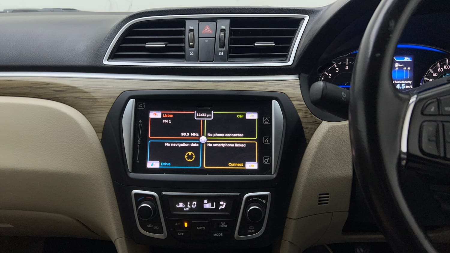 Used 2019 Maruti Suzuki Ciaz Alpha Hybrid 1.5 Petrol Manual top_features Integrated (in-dash) music system