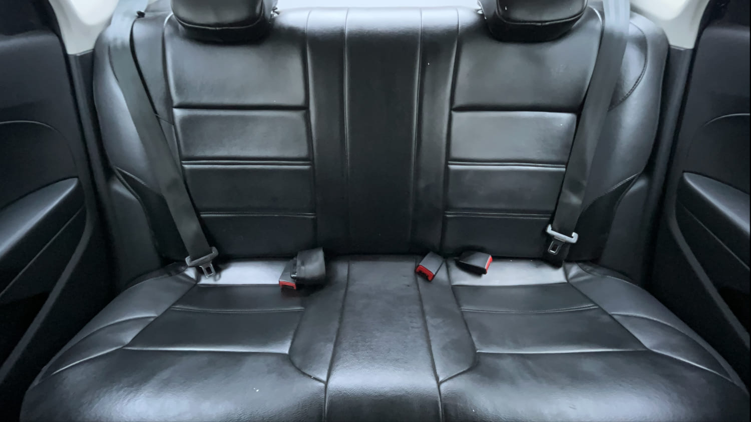 Used 2018 Volkswagen Ameo Comfortline 1.0L (P) Petrol Manual interior REAR SEAT CONDITION VIEW