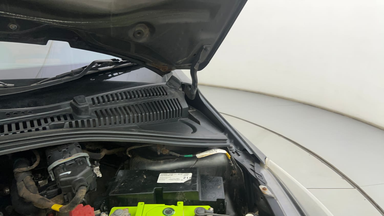 Used 2022 Tata Tiago XT CNG Cng Manual engine ENGINE LEFT SIDE HINGE & APRON VIEW