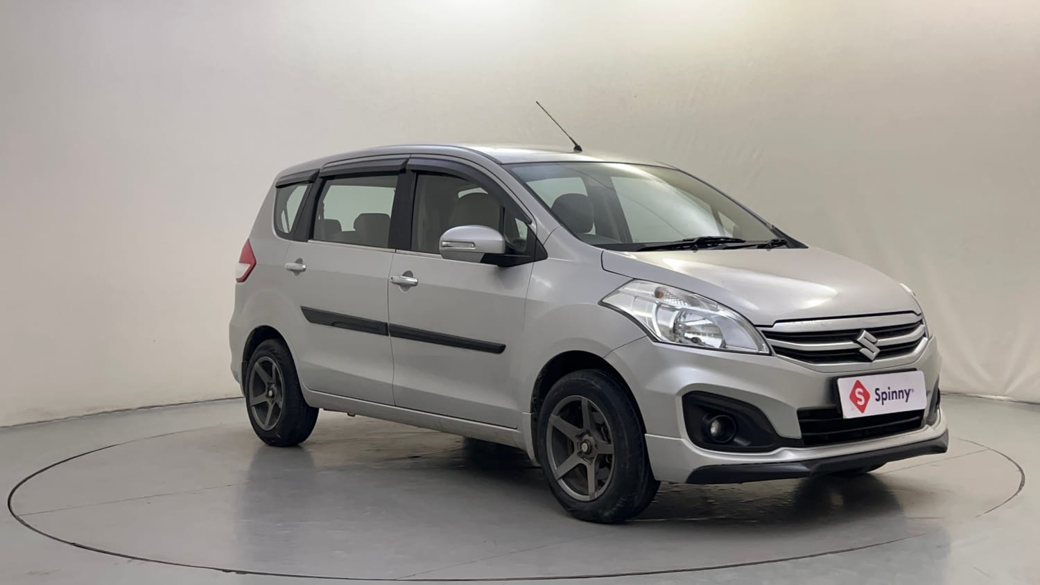 Used 2017 Maruti Suzuki Ertiga VXI AT Petrol Automatic exterior RIGHT FRONT CORNER VIEW