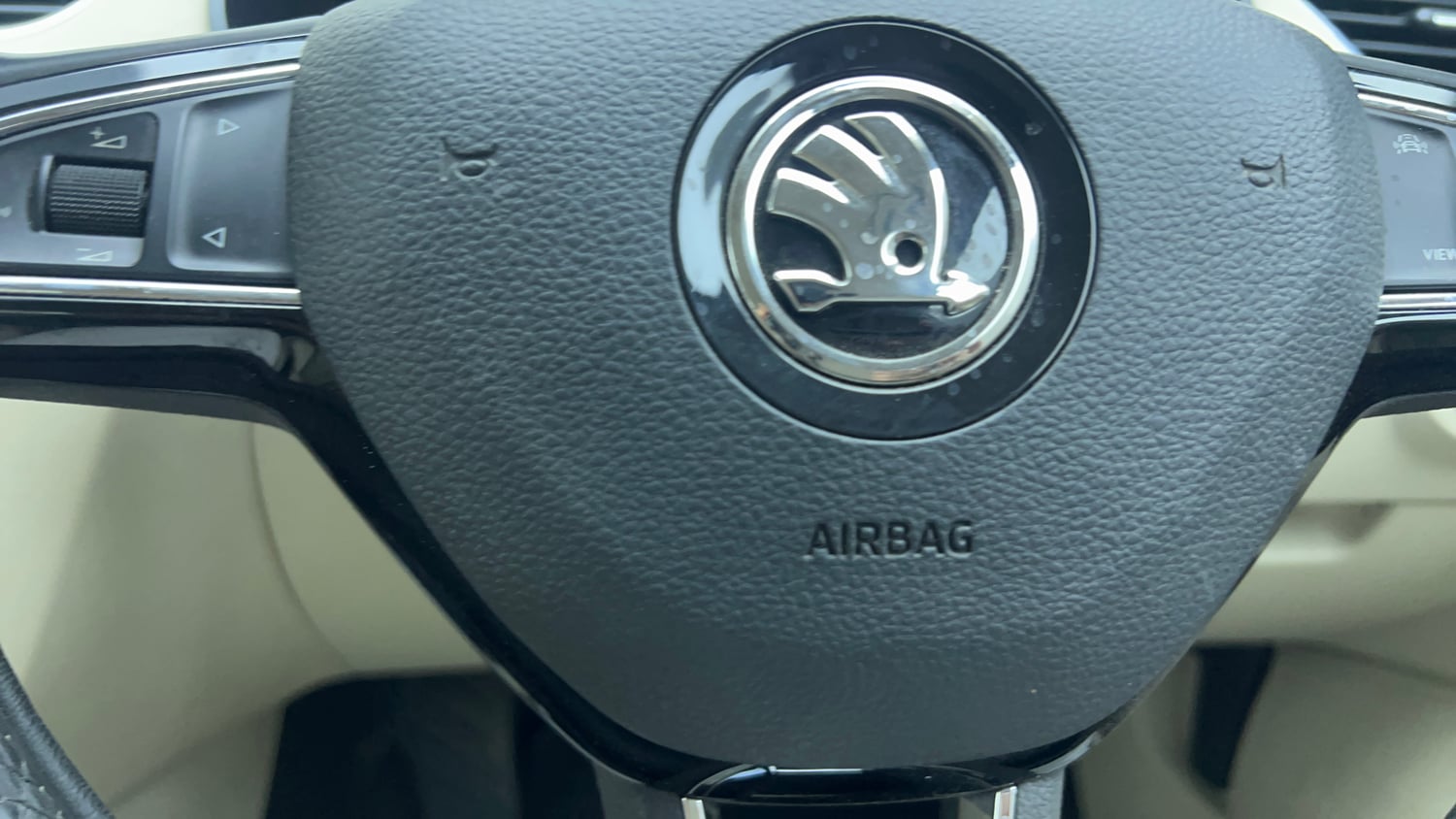 Used 2019 Skoda Octavia 1.8 TSI Style AT Petrol Automatic top_features Airbags