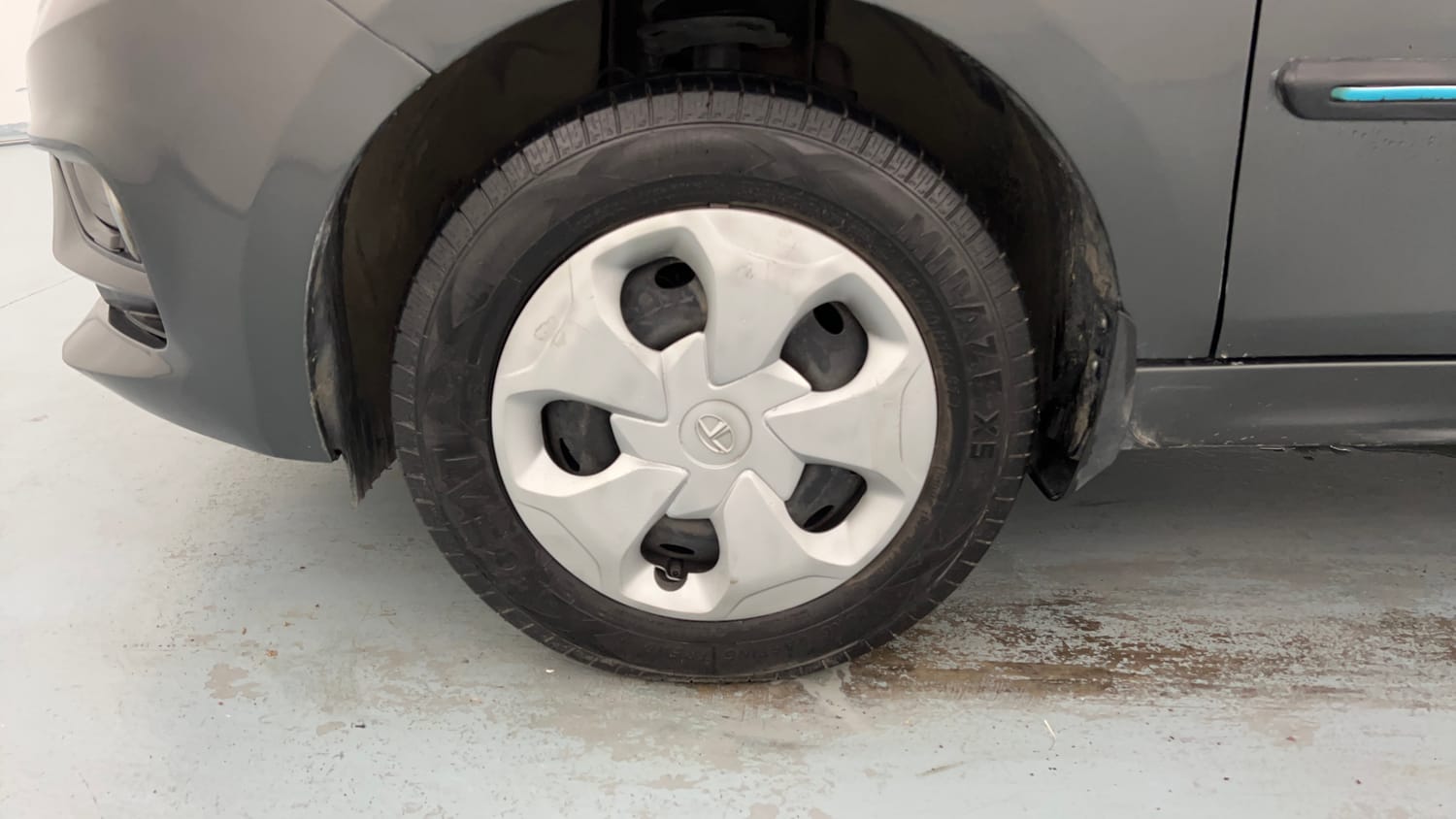 Used 2023 Tata Tigor XZ CNG Cng Manual tyres LEFT FRONT TYRE RIM VIEW