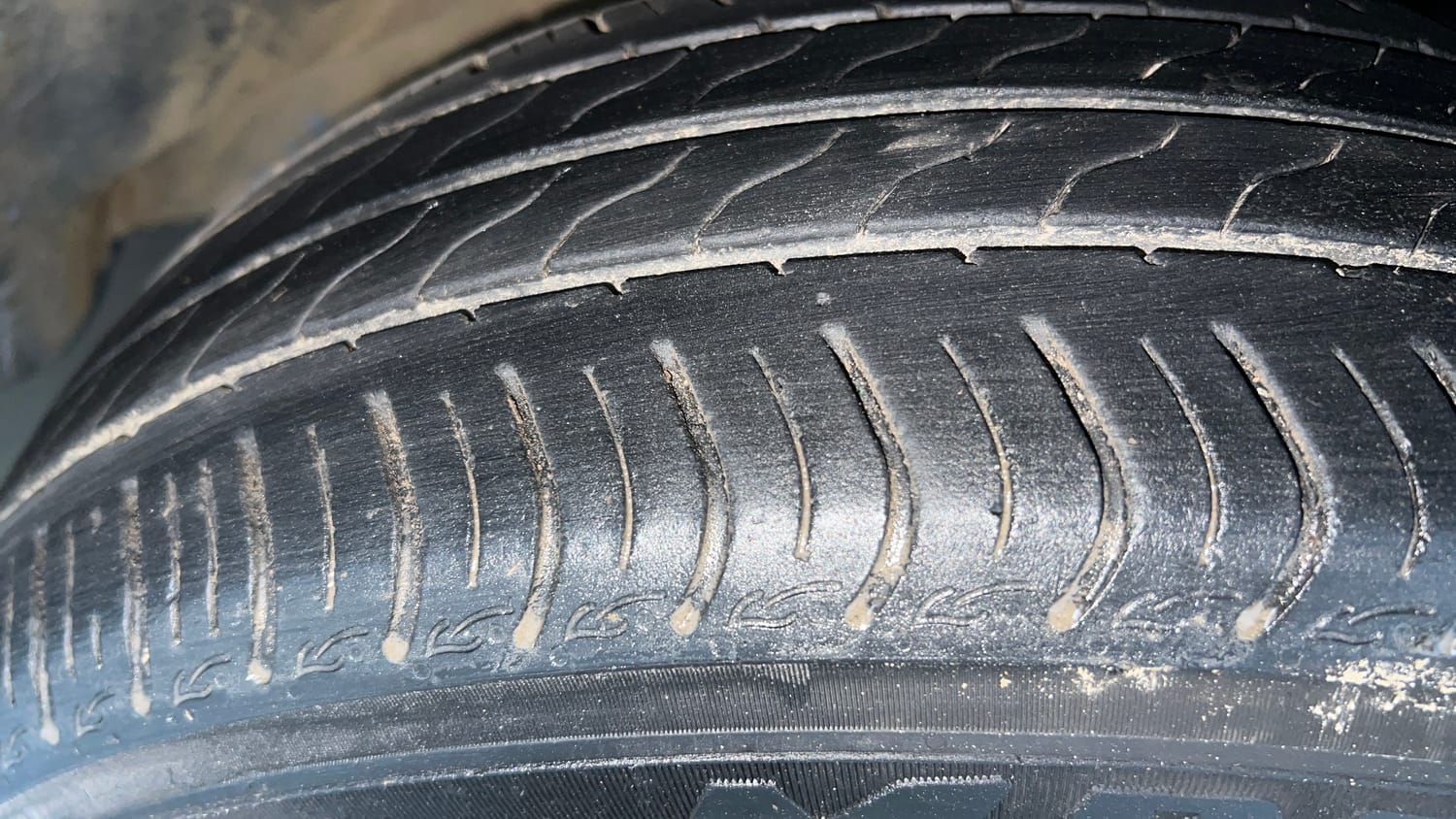 Used 2022 Honda Amaze VX CVT 1.2 Petrol Petrol Automatic tyres RIGHT FRONT TYRE TREAD VIEW