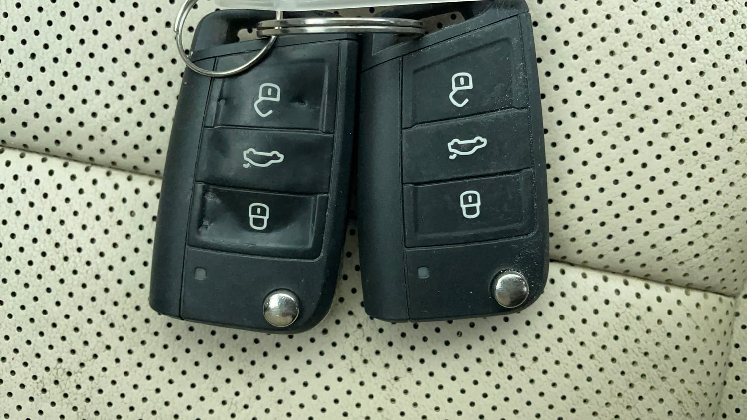 Used 2023 Volkswagen Virtus Topline 1.0 TSI MT Petrol Manual extra CAR KEY VIEW