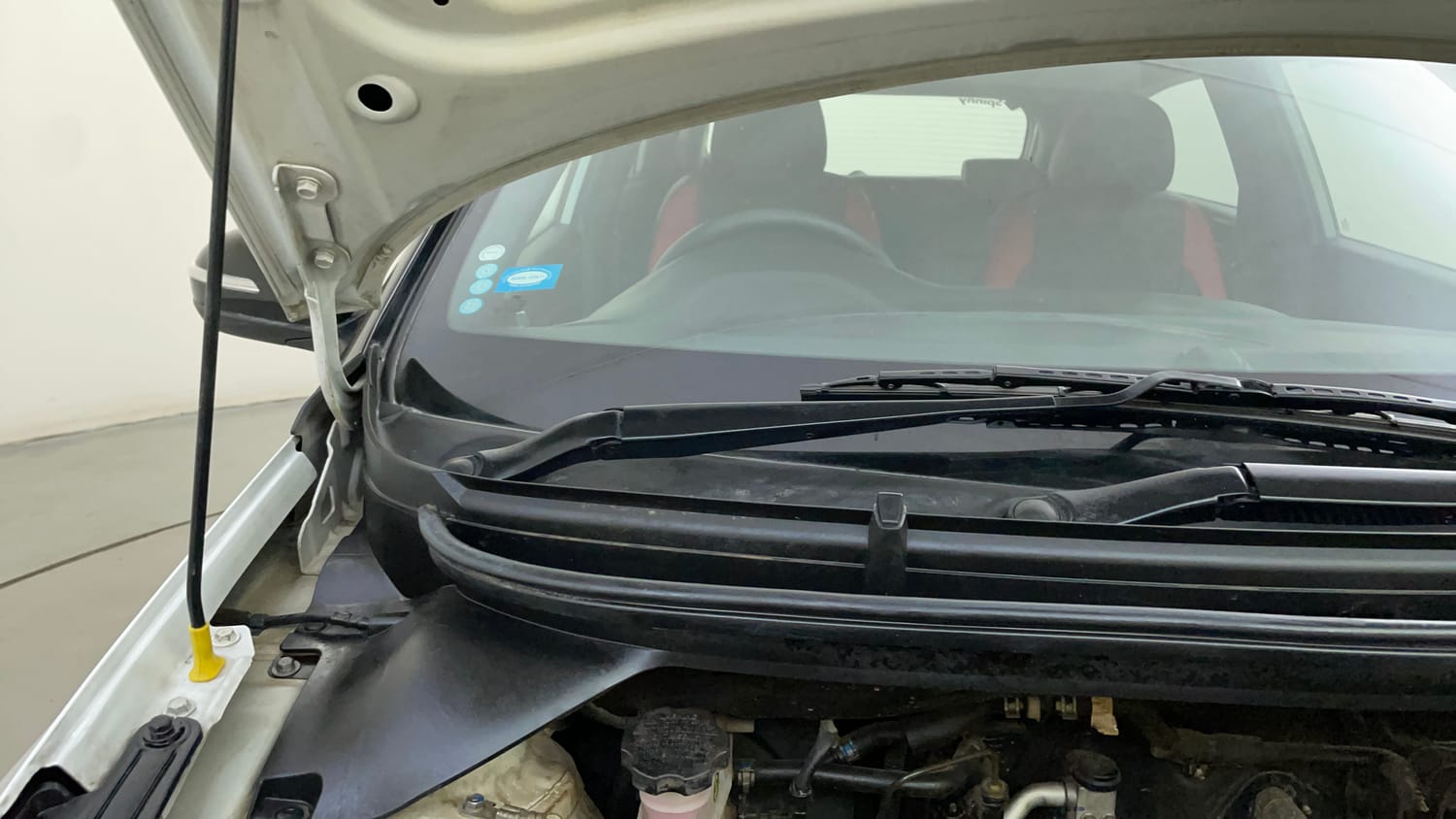 Used 2019 Hyundai Elite i20 Sportz Plus 1.2 Dual Tone Petrol Manual engine ENGINE RIGHT SIDE HINGE & APRON VIEW
