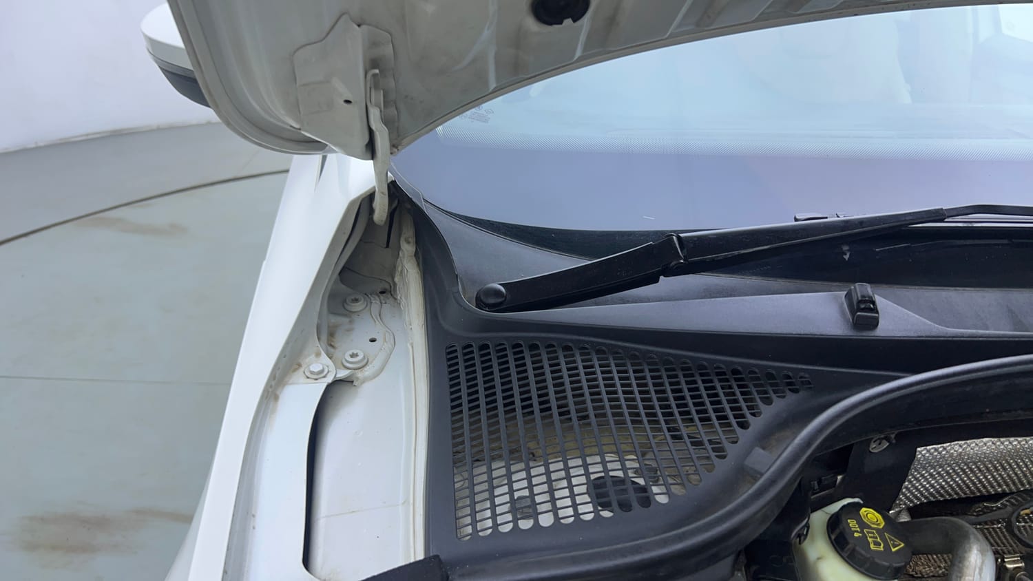 Used 2019 Skoda Octavia 1.8 TSI Style AT Petrol Automatic engine ENGINE RIGHT SIDE HINGE & APRON VIEW