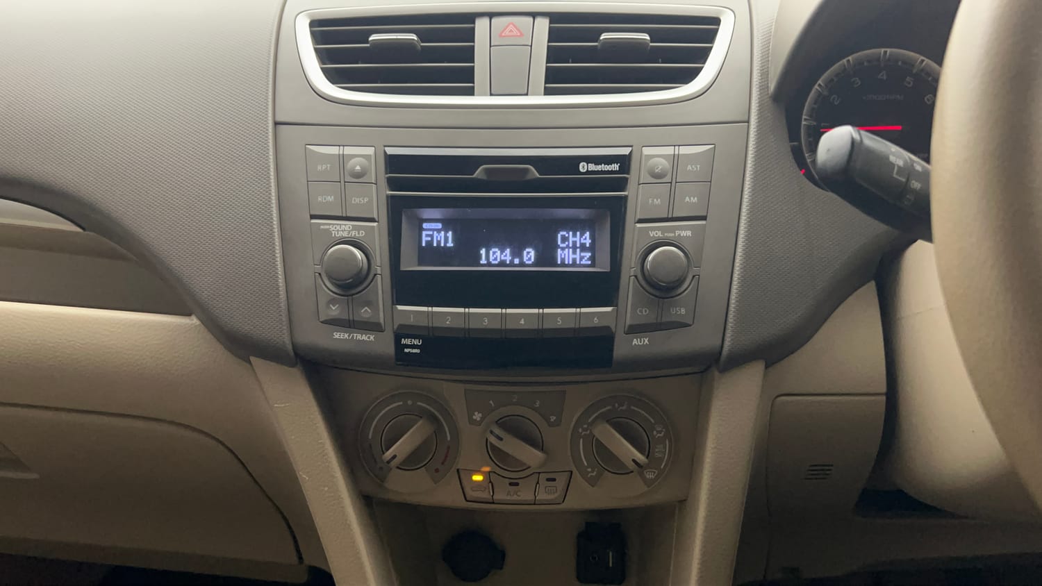 Used 2016 Maruti Suzuki Ertiga ZXI Petrol Manual top_features Integrated (in-dash) music system