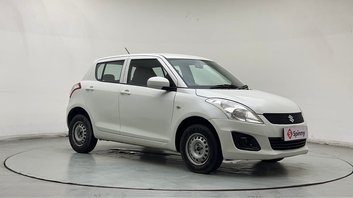 Used 2015 Maruti Suzuki Swift Lxi (O) Petrol Manual exterior RIGHT FRONT CORNER VIEW