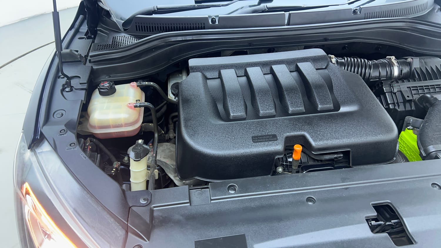 Used 2021 Mahindra XUV700 AX 7 Petrol AT Luxury Pack 7 STR Petrol Automatic engine ENGINE RIGHT SIDE VIEW