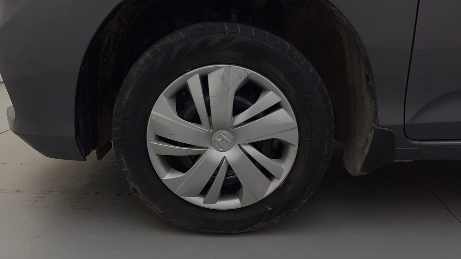 Used 2020 Honda Amaze 1.2 S MT Petrol Petrol Manual tyres LEFT FRONT TYRE RIM VIEW