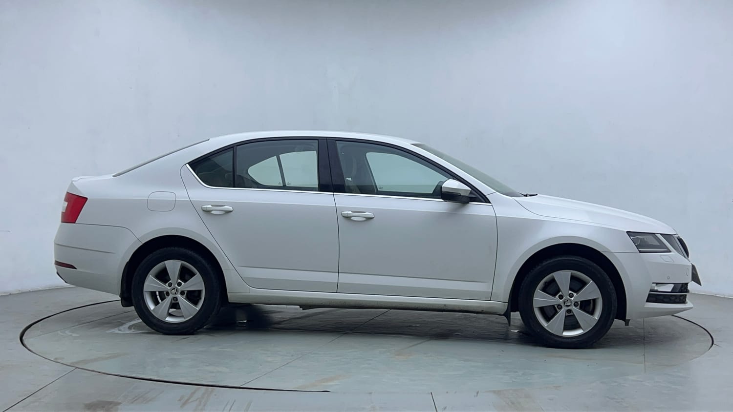 Used 2019 Skoda Octavia 1.8 TSI Style AT Petrol Automatic exterior RIGHT SIDE VIEW