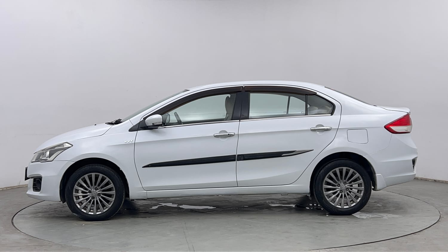 Used 2015 Maruti Suzuki Ciaz ZXI+ Petrol Manual exterior LEFT SIDE VIEW