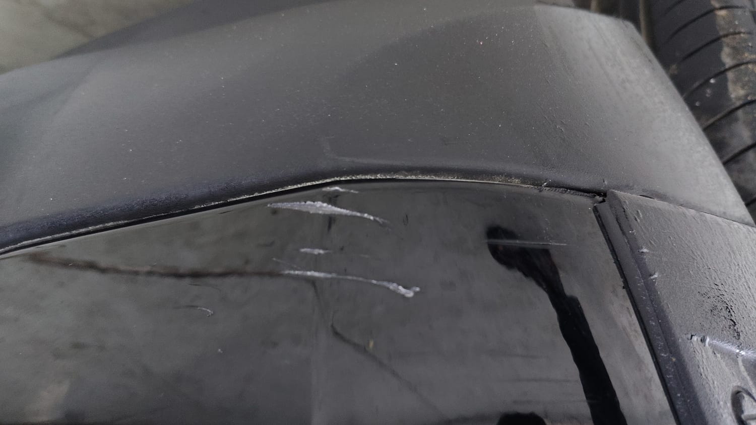 Used 2025 Hyundai Exter SX (O) Connect 1.2 AMT Knight Edition Petrol Automatic dents MINOR SCRATCH
