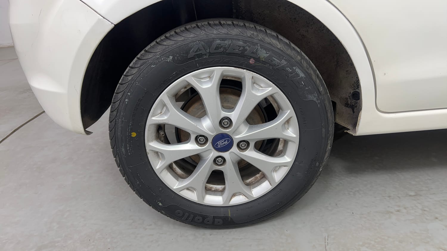 Used 2013 Ford Figo Duratec Petrol Titanium 1.2 Petrol Manual tyres RIGHT REAR TYRE RIM VIEW