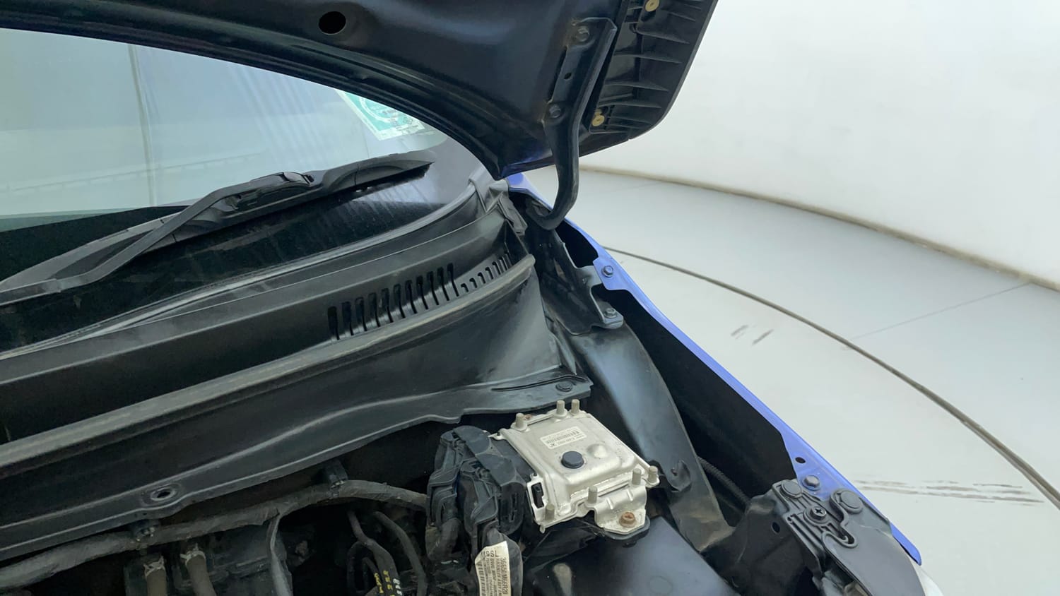 Used 2017 Maruti Suzuki Ignis Zeta 1.2 AMT Petrol Automatic engine ENGINE LEFT SIDE HINGE & APRON VIEW