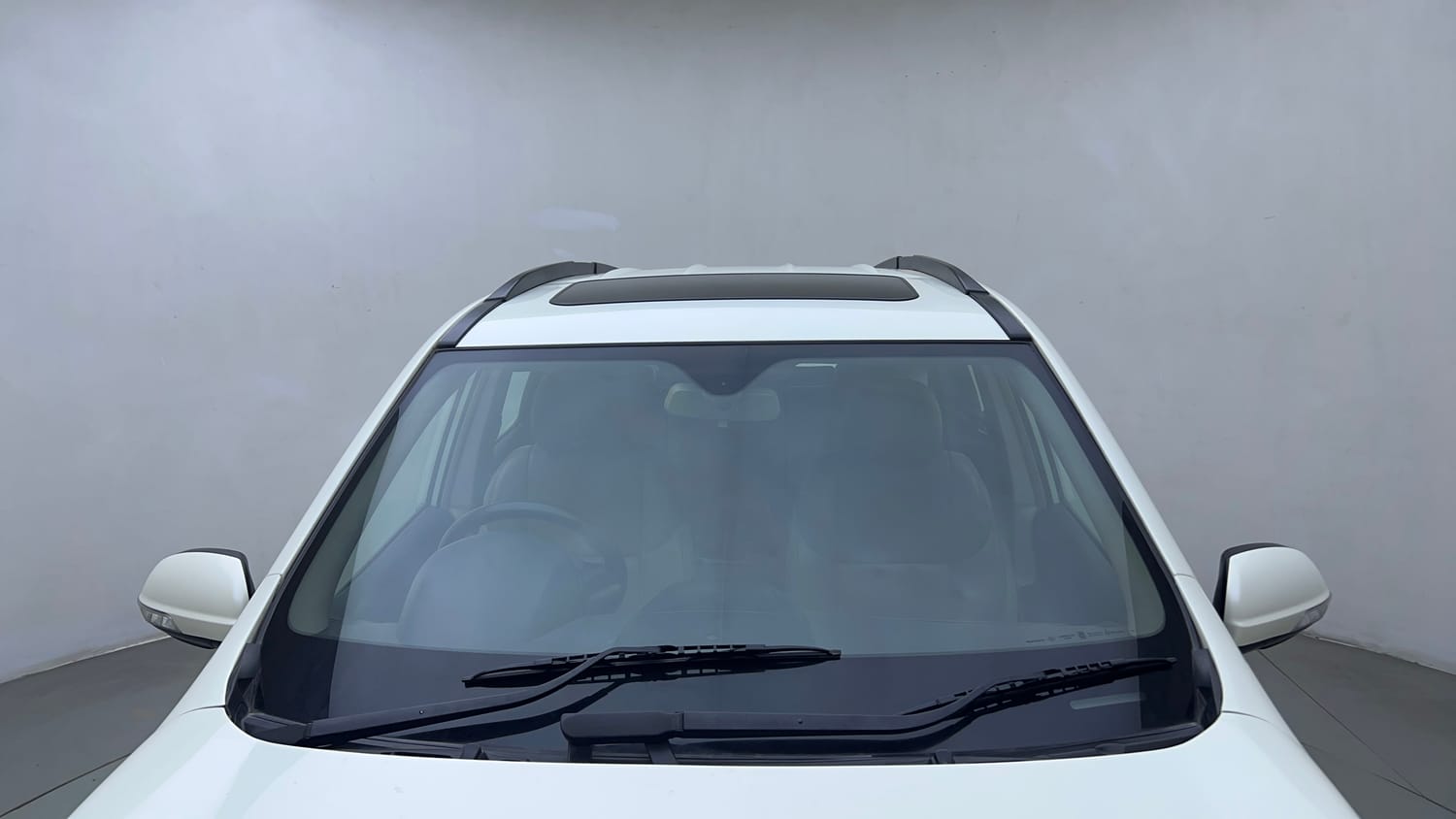 Used 2016 Mahindra XUV500 W10 AT Diesel Automatic exterior FRONT WINDSHIELD VIEW