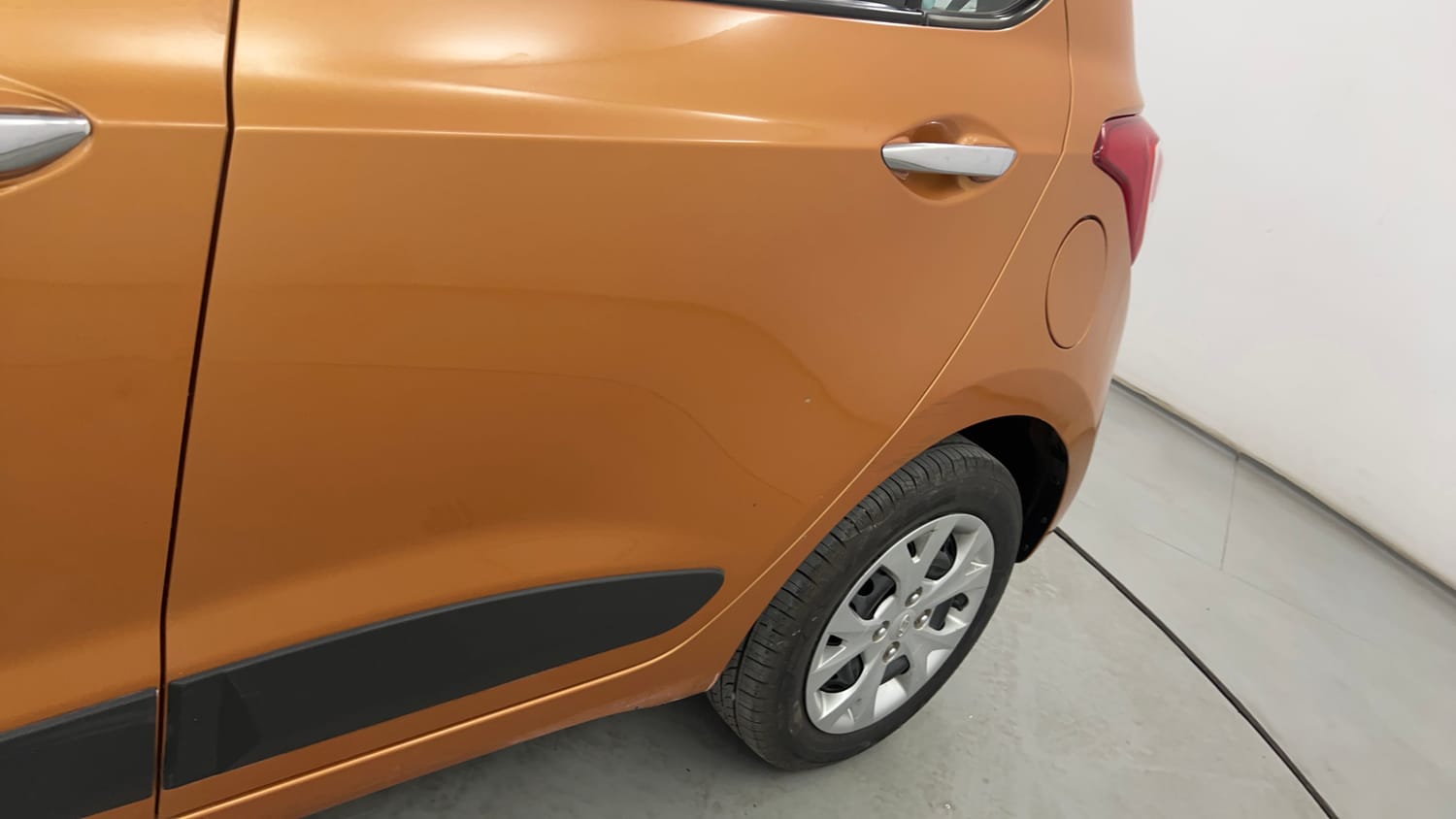 Used 2014 Hyundai Grand i10 Sportz 1.2 Kappa VTVT Petrol Manual dents MINOR SCRATCH