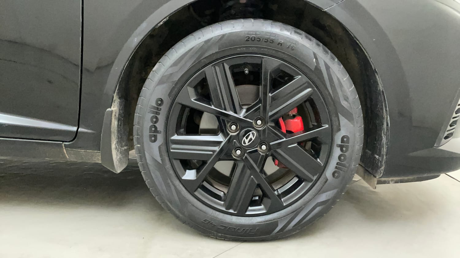 Used 2024 Hyundai Verna SX (O) 1.5 Turbo Petrol DCT Petrol Automatic tyres RIGHT FRONT TYRE RIM VIEW