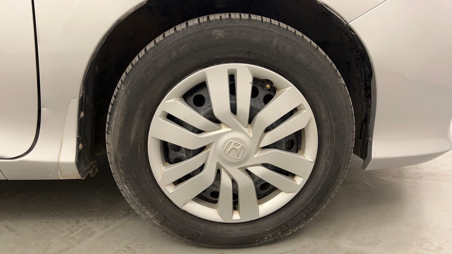 Used 2016 Honda City SV CVT Petrol Automatic tyres RIGHT FRONT TYRE RIM VIEW