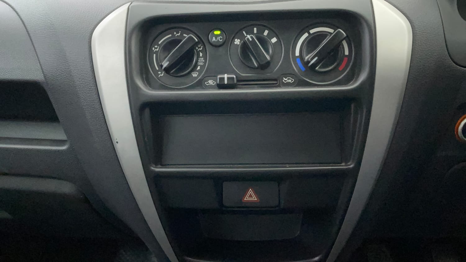 Used 2018 Maruti Suzuki Alto 800 LXi Petrol Manual interior MUSIC SYSTEM & AC CONTROL VIEW