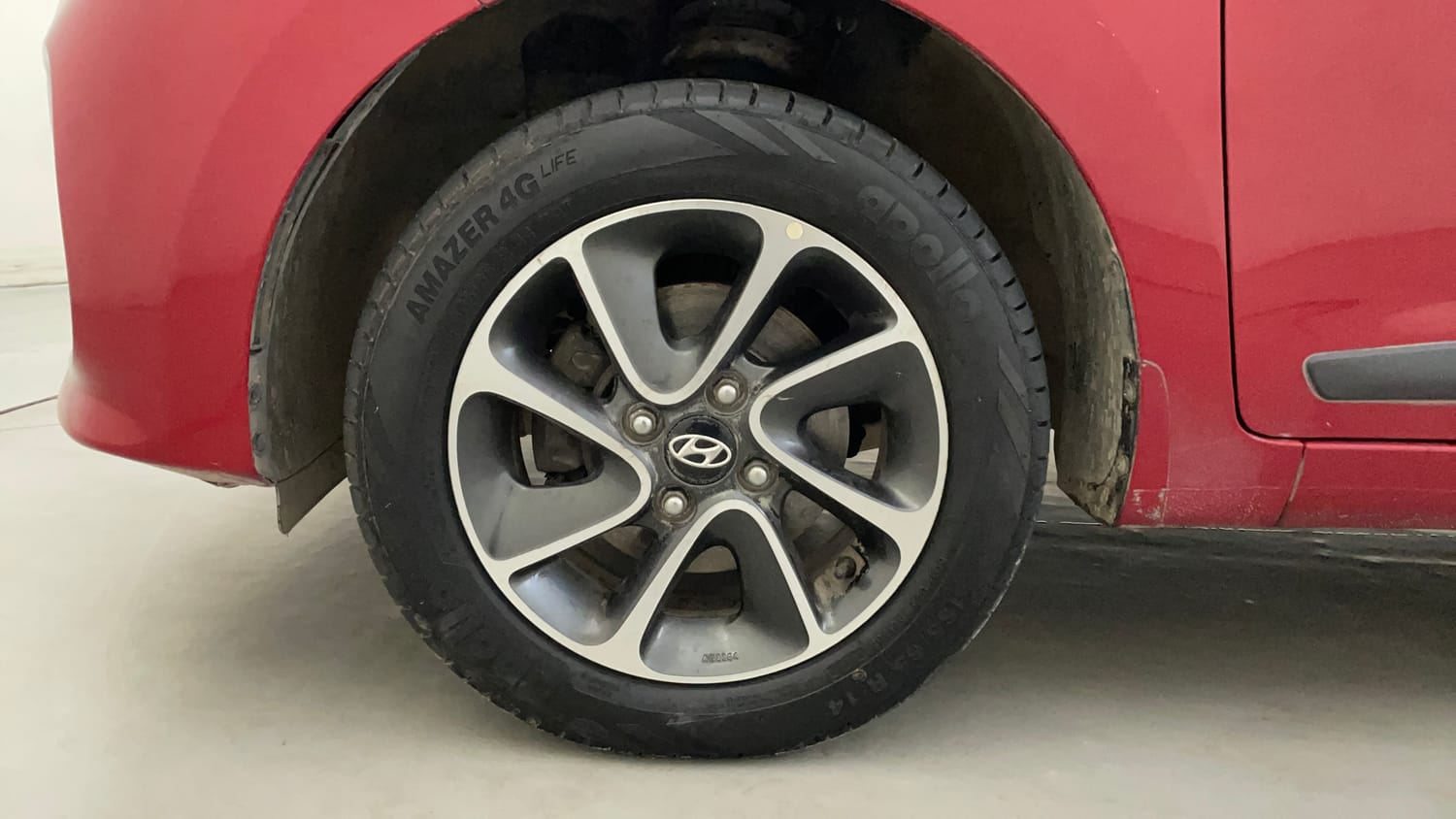 Used 2018 Hyundai Grand i10 Asta 1.2 Kappa VTVT Petrol Manual tyres LEFT FRONT TYRE RIM VIEW