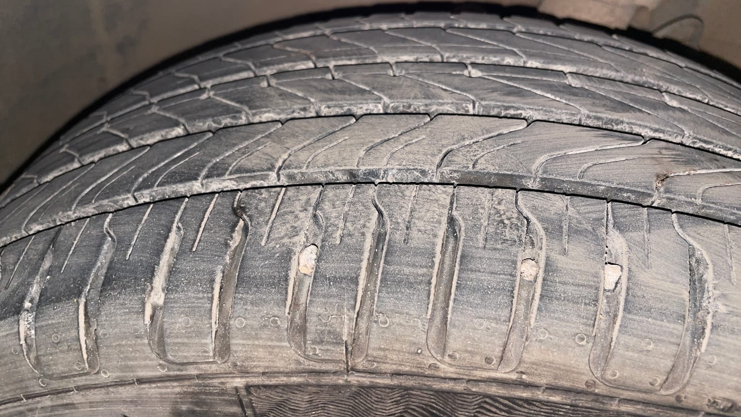 Used 2019 Hyundai Elite i20 Sportz Plus 1.2 Dual Tone Petrol Manual tyres LEFT FRONT TYRE TREAD VIEW