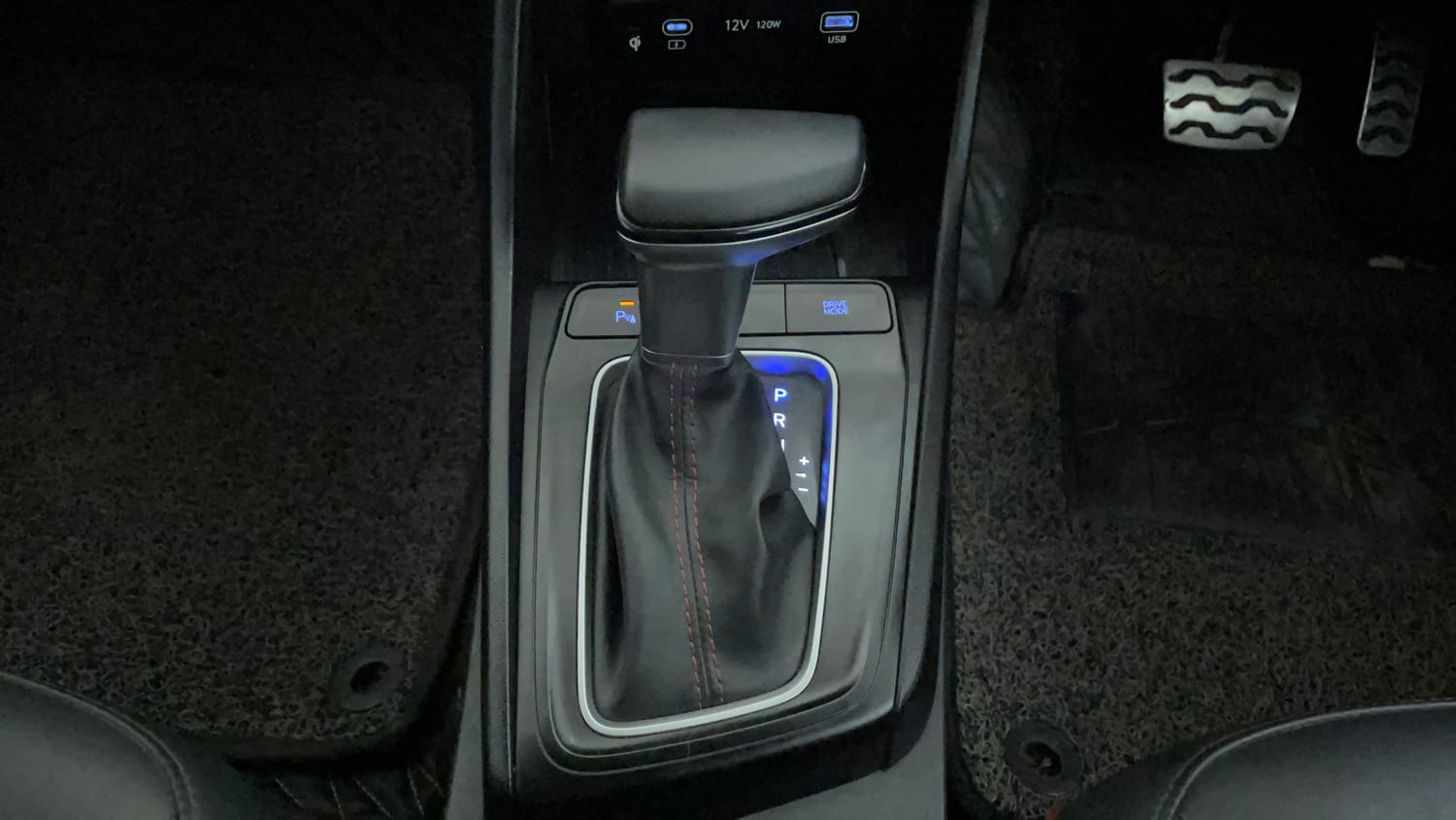Used 2024 Hyundai Verna SX (O) 1.5 Turbo Petrol DCT Petrol Automatic interior GEAR  KNOB VIEW