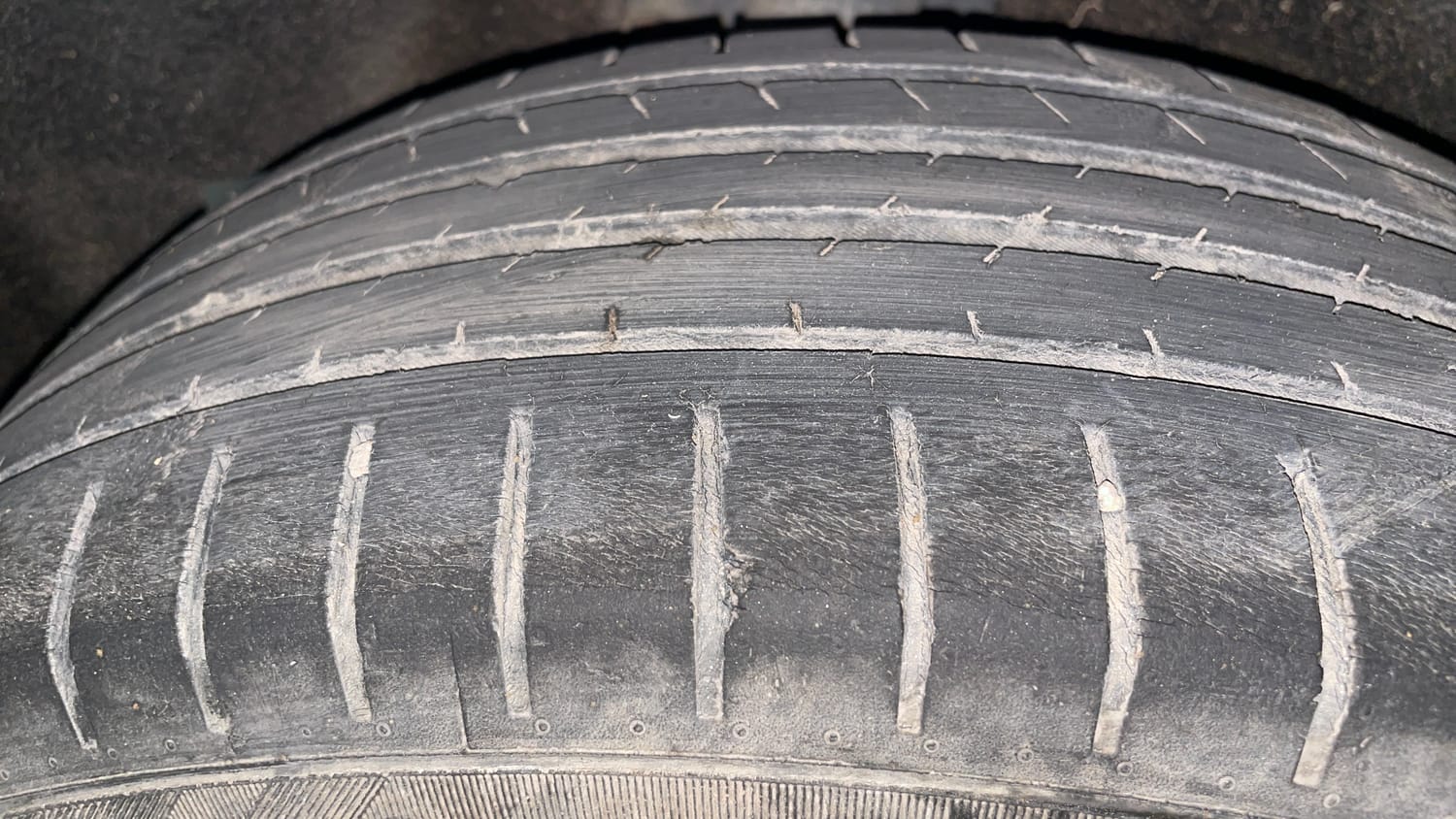 Used 2019 Maruti Suzuki Baleno Alpha Automatic Petrol Automatic tyres RIGHT REAR TYRE TREAD VIEW